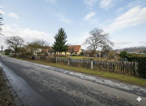 Foto - Wohhaus mit Stall- ud Garagengebäude 1948 m² großes Grudstück