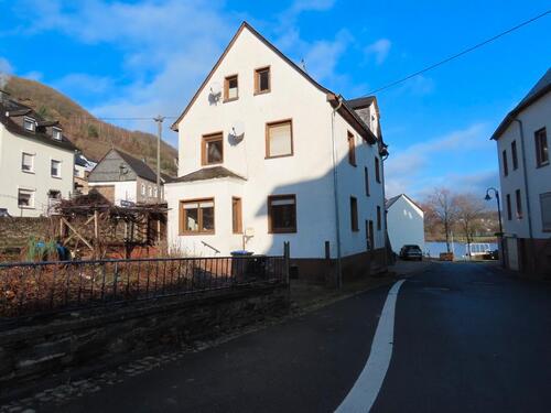 Foto - Reiheneckhaus Moselnähe, 6 Zi, Hof, Balkon, Sanierungsobjekt