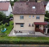 Zweifamilienhaus mit Garten und zwei Wohnungen in Giengen - Giengen an der Brenz