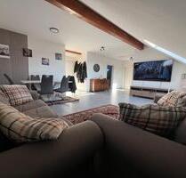 *Provisionsfrei* Helle DG-Wohnung in ruhiger Lage - Bahnhofsnähe - Moosburg an der Isar