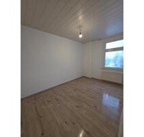 schicke frisch renovierte 3-Raum-Wohnung mit Einbauküche - Dessau-Roßlau