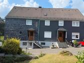 Foto - Zweifamilienhaus mit angebauten Einfamilienhaus