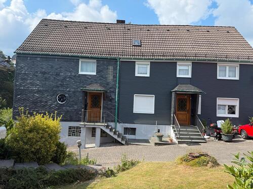 Foto - Zweifamilienhaus mit angebauten Einfamilienhaus