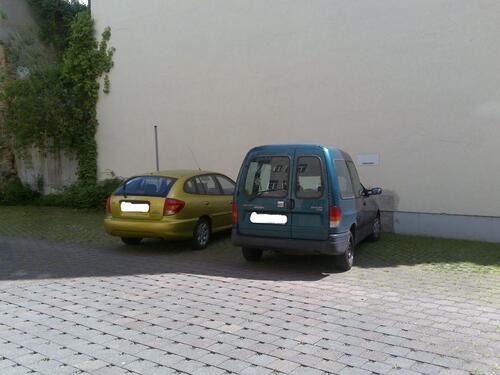 Foto - Leipzig - Pkw-Stellplatz in Bahnhofsnähe