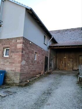 Foto - Haus mit Nebengebäude und Scheune