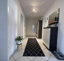 Praktische 3 Zimmerwohnung mit Balkon und Aussicht und Aufzug - Leonberg