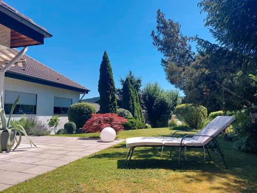 Foto - Winkelbungalow mit schönem Garten