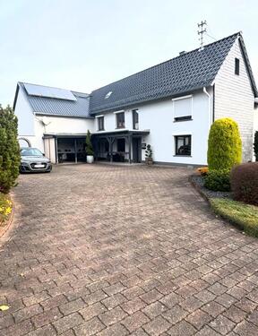 Foto - Einfamilienhaus mit Scheune und Baugrundstück