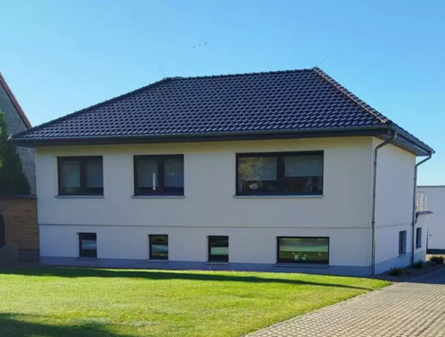 Foto - Einfamilienhaus mit Gartenhaus, Garage und Carport