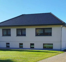 Einfamilienhaus mit Gartenhaus, Garage und Carport - Ferdinandshof