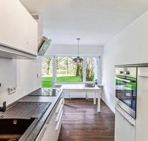 Möbliertes Zimmer in einer 3er-WG mit Terrasse und Garten in München.