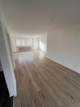 Foto - Schöne renovierte 114 qm Wohnung - 5 Zimmer