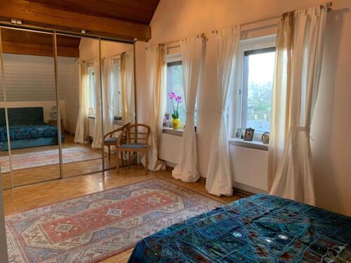 Foto - Zimmer 26 m2 in schöner großer Wohnung mit hohen Decken (gute Ver