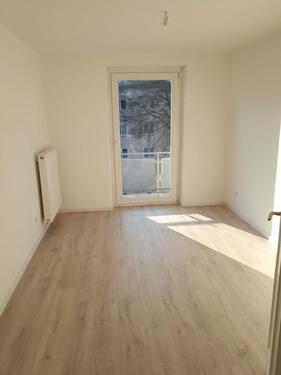 Foto - Balkon! Frisch kernsanierte 2 - Zimmer - Küche - Bad - Wohnung