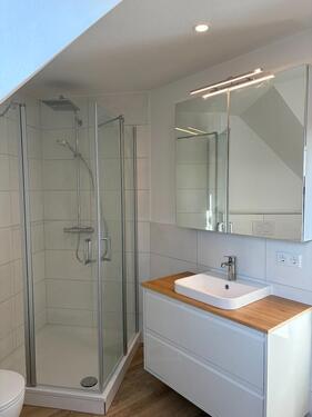 Foto - Ruhige modernisierte 3 Zimmer Dachgeschosswohnung mit Balkon