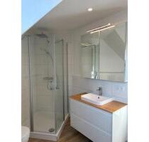 Ruhige modernisierte 3 Zimmer Dachgeschosswohnung mit Balkon - Stade Altländer Viertel