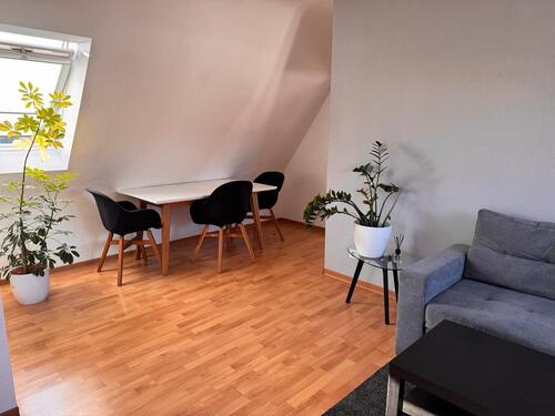 Foto - Möblierte 2-Zimmer Wohnung mit Einbauküche und Stellplatz