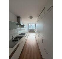 Frisch renovierte 3-Zi.Whg. in Leonberg mit Balkon und Tiefgarage