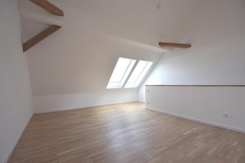 Foto - Große 2-Zi. Maisonette-Wohnung mit Einbauküche und Tiefgarage