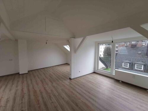 Foto - Helle Dachgeschoßwohnung mit sonniger Loggia