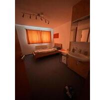 Room to rent - 430,00&nbsp;EUR Kaltmiete, ca.&nbsp; 18,00&nbsp;m&sup2; in Rottenburg am Neckar (PLZ: 72108)