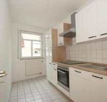 Große, helle 3-Raum-Wohnung mit Einbauküche und kleinem Balkon - Zwickau