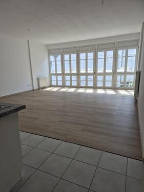 Foto - Großes, helles & saniertes Einzimmer Apartment mit Kochzeile