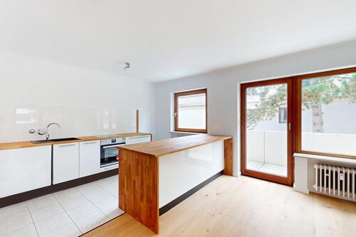 Foto - Frisch renoviert: Großzügige 3-Zi.-Wohnung mit Süd-Balkon, vielseitigem Hobbyraum und TG-Stellplatz