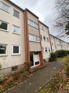 Foto - 3,5 Zimmer-Wohnung mit Balkon in der zweiten Etage eines 6-Parteienhauses in verkehrsberuhigter Lage