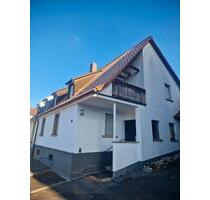 Doppelhaushälfte mit Doppelgarage Terrasse Innenhof Nebengebäude - Güntersleben