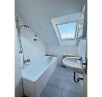 Helle Wohnung 3,5 Zimmer Dachgeschoss zu vermieten - Kuchen