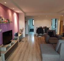 Attraktive, möblierte 3-Zimmer-Wohnung mit verglastem Balkon - Ansbach