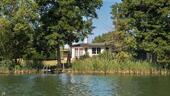 Foto - Sonniges Wassergrundstück mit Bootssteg (Rheinsberger Seenplatte)