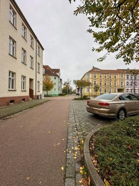 Foto - 3-Raum-Wohnung mit Wanne und Tageslichtbad + Hausflurreinigung