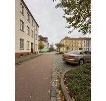 3-Raum-Wohnung mit Wanne und Tageslichtbad + Hausflurreinigung - Dessau-Roßlau Brambach