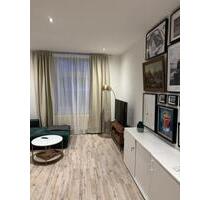 MÖBLIERTE 2,5 Zimmer Altbau Wohnung mit Balkon in Oberhausen City