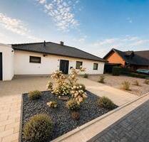 Moderner Bungalow mit Doppelgarage & 915 m² Grundstück nahe WOB - Bergfeld