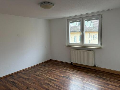 Foto - Einfamilienhaus mit 5 Zimmern zu vermieten- niedriger Deckenhöhe