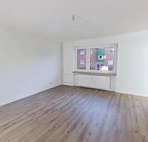 Perfekt für eine kleine Familie: Große 3-Zimmer-Wohnung mit BALKON - Rendsburg