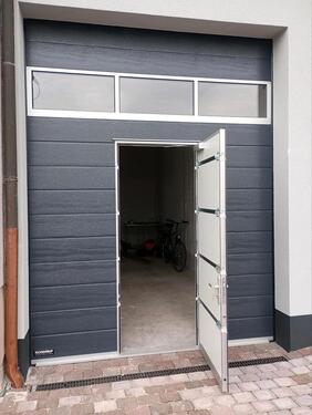 Foto - kleine Halle, größere Garage ca. 26,5m²