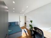 Foto - Helles-möbeliertes Zimmer Erstbezug