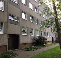 Hier lässt es sich aushalten: günstige 3-Zimmer-Wohnung in einer grünen Wohnanlage - Kassel Nordshausen
