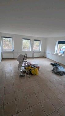 Foto - Bürofläche mit eigenem Eingang, WC & Stellplätzen zu vermieten