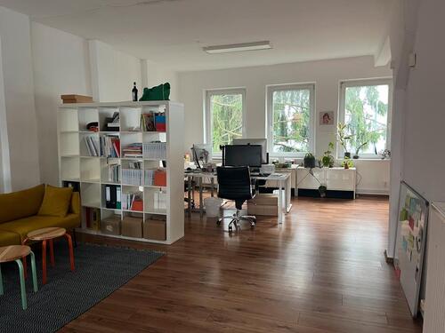 Foto - Arbeitsplatz Schreibtisch Büroplatz bei Hoheluftbrücke