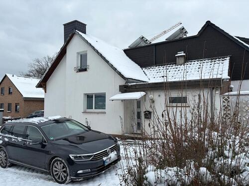 Foto - Haus mit Garten und StellplätzenRuhig und zentral gelegen.