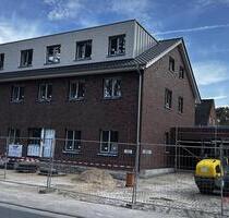 IMMOBILIEN GUMNIOR präsentiert: moderne Erdgeschosswohnung mit Terrasse in 6-Parteien-Haus - Salzbergen
