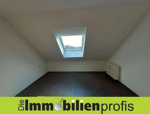 Foto - H-53163 - Sanierte Dachgeschosswohnung mit drei Zimmern