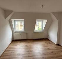 Helle 1-Raum-Dachgeschoss-Wohnung in OelsnitzVogtland mit Balkon - Oelsnitz (Vogtland)