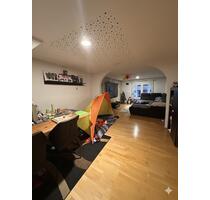 Reihenmittelhaus mit Doppelgarage und sonnigem Garten. - Elztal