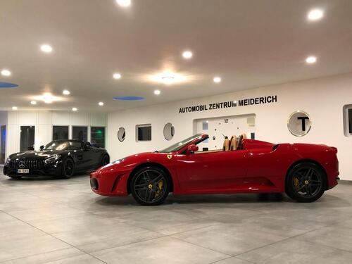 Foto - Autohaus - Verlaufsfläche - Ausstellungsfläche - Galerie